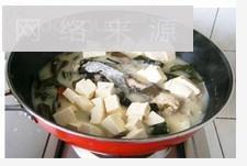 鳙鱼头海带汤怎么做，鳙鱼头海带汤怎么做好吃，鳙鱼头海带汤做法