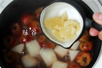 春季必备的雪梨山楂糖水怎么做，春季必备的雪梨山楂糖水怎么做好吃，春季必备的雪梨山楂糖水做法