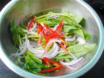 泰式鸡肉菠菜沙拉怎么做，泰式鸡肉菠菜沙拉怎么做好吃，泰式鸡肉菠菜沙拉做法