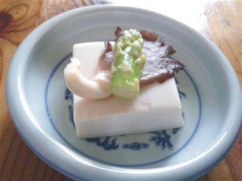 凉拌菌菇豆腐怎么做，凉拌菌菇豆腐怎么做好吃，凉拌菌菇豆腐做法