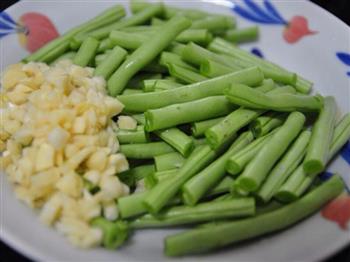 清炒四季豆怎么做，清炒四季豆怎么做好吃，清炒四季豆做法