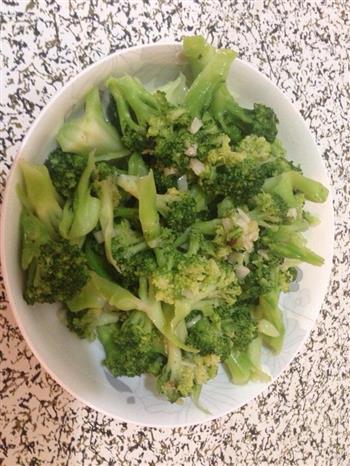 清炒西兰花怎么做，清炒西兰花怎么做好吃，清炒西兰花做法