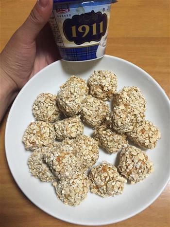 自制狗狗美毛鸡肉燕麦球怎么做，自制狗狗美毛鸡肉燕麦球怎么做好吃，自制狗狗美毛鸡肉燕麦球做法