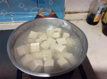 鱼头烧豆腐怎么做，鱼头烧豆腐怎么做好吃，鱼头烧豆腐做法