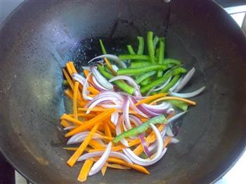 黑椒牛柳炒意粉怎么做，黑椒牛柳炒意粉怎么做好吃，黑椒牛柳炒意粉做法