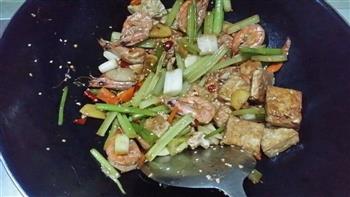 香辣豆腐虾怎么做，香辣豆腐虾怎么做好吃，香辣豆腐虾做法