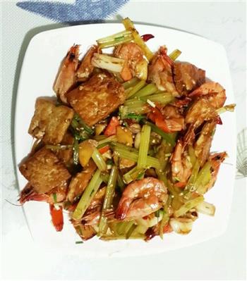 香辣豆腐虾怎么做，香辣豆腐虾怎么做好吃，香辣豆腐虾做法
