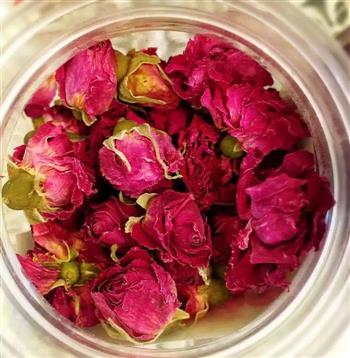 玫瑰花鲜奶燕窝怎么做，玫瑰花鲜奶燕窝怎么做好吃，玫瑰花鲜奶燕窝做法