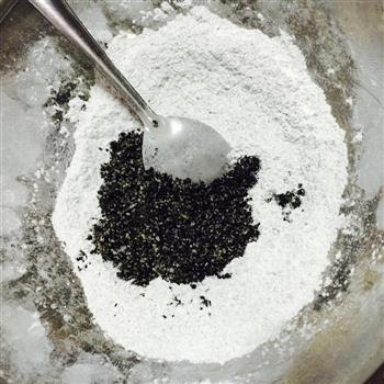 营养芝麻黑米糕怎么做，营养芝麻黑米糕怎么做好吃，营养芝麻黑米糕做法