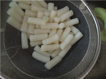 白蟹炒年糕怎么做，白蟹炒年糕怎么做好吃，白蟹炒年糕做法