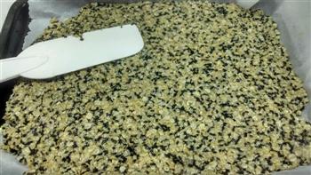 黑芝麻燕麦能量棒怎么做，黑芝麻燕麦能量棒怎么做好吃，黑芝麻燕麦能量棒做法