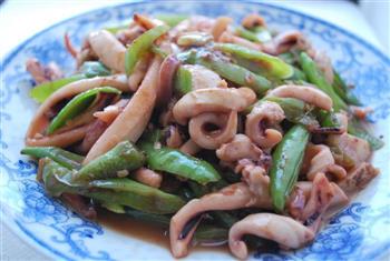 尖椒炒鱿鱼怎么做，尖椒炒鱿鱼怎么做好吃，尖椒炒鱿鱼做法