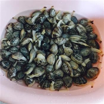爆炒花甲怎么做，爆炒花甲怎么做好吃，爆炒花甲做法