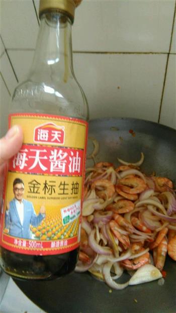 洋葱炒大虾怎么做，洋葱炒大虾怎么做好吃，洋葱炒大虾做法