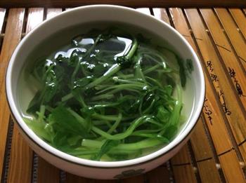 矿泉水浸鸡毛菜怎么做，矿泉水浸鸡毛菜怎么做好吃，矿泉水浸鸡毛菜做法