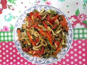 辣椒干炒螺丝蚌壳肉怎么做，辣椒干炒螺丝蚌壳肉怎么做好吃，辣椒干炒螺丝蚌壳肉做法