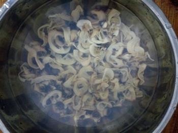 辣椒干炒螺丝蚌壳肉怎么做，辣椒干炒螺丝蚌壳肉怎么做好吃，辣椒干炒螺丝蚌壳肉做法