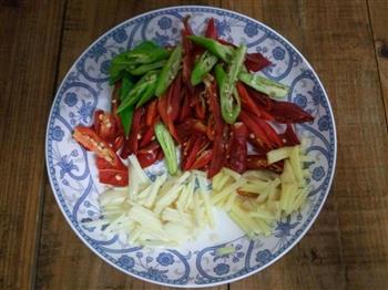 辣椒干炒螺丝蚌壳肉怎么做，辣椒干炒螺丝蚌壳肉怎么做好吃，辣椒干炒螺丝蚌壳肉做法