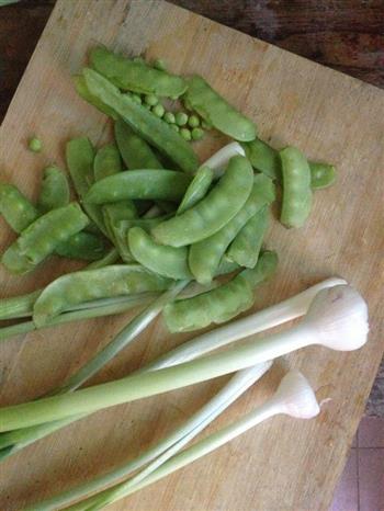 豌豆炒蒜苗怎么做，豌豆炒蒜苗怎么做好吃，豌豆炒蒜苗做法
