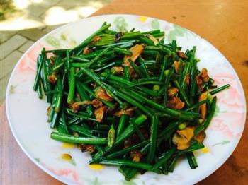 韭菜梗炒蛤蜊怎么做，韭菜梗炒蛤蜊怎么做好吃，韭菜梗炒蛤蜊做法