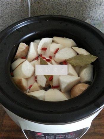 玉米鲍菇排骨汤怎么做，玉米鲍菇排骨汤怎么做好吃，玉米鲍菇排骨汤做法