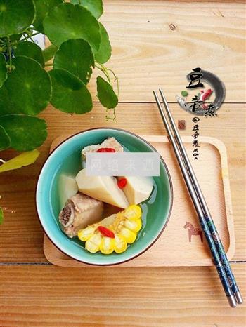 玉米鲍菇排骨汤怎么做，玉米鲍菇排骨汤怎么做好吃，玉米鲍菇排骨汤做法