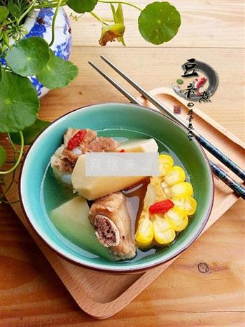 玉米鲍菇排骨汤怎么做，玉米鲍菇排骨汤怎么做好吃，玉米鲍菇排骨汤做法
