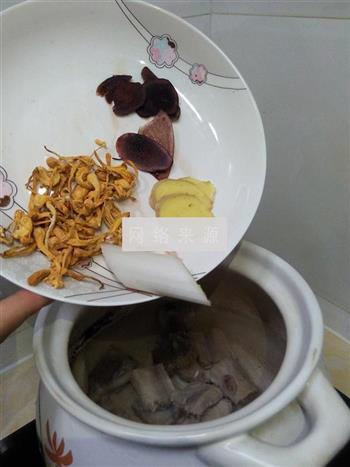 鹿茸排骨炖虫草怎么做，鹿茸排骨炖虫草怎么做好吃，鹿茸排骨炖虫草做法