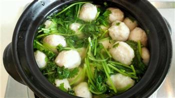 香菜鱼丸汤怎么做，香菜鱼丸汤怎么做好吃，香菜鱼丸汤做法