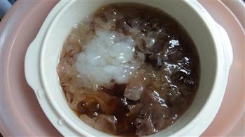 桃胶银耳炖雪蛤怎么做，桃胶银耳炖雪蛤怎么做好吃，桃胶银耳炖雪蛤做法