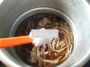 茶树菇鸡腿汤怎么做，茶树菇鸡腿汤怎么做好吃，茶树菇鸡腿汤做法