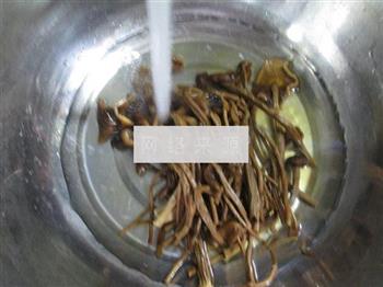 茶树菇鸡腿汤怎么做，茶树菇鸡腿汤怎么做好吃，茶树菇鸡腿汤做法
