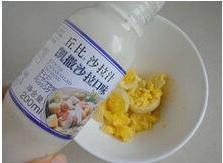 蛋黄沙拉怎么做，蛋黄沙拉怎么做好吃，蛋黄沙拉做法