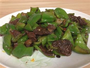 青椒松蘑怎么做，青椒松蘑怎么做好吃，青椒松蘑做法