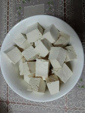 三文鱼头炖豆腐怎么做，三文鱼头炖豆腐怎么做好吃，三文鱼头炖豆腐做法