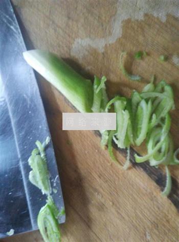 丝瓜粉丝豆腐汤怎么做，丝瓜粉丝豆腐汤怎么做好吃，丝瓜粉丝豆腐汤做法