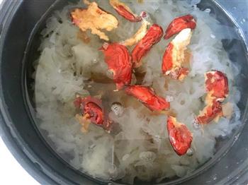 桃胶银耳桂圆莲子羹怎么做，桃胶银耳桂圆莲子羹怎么做好吃，桃胶银耳桂圆莲子羹做法