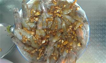 蒜蓉开背虾蒸粉丝怎么做，蒜蓉开背虾蒸粉丝怎么做好吃，蒜蓉开背虾蒸粉丝做法