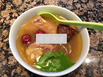 红枣香菇炖鸡汤怎么做，红枣香菇炖鸡汤怎么做好吃，红枣香菇炖鸡汤做法