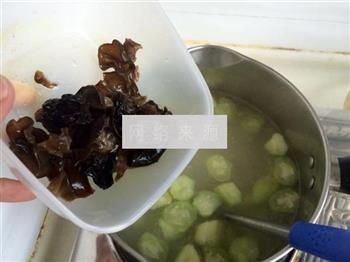 丝瓜木耳粉丝汤怎么做，丝瓜木耳粉丝汤怎么做好吃，丝瓜木耳粉丝汤做法