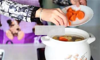 玉米山药排骨汤怎么做，玉米山药排骨汤怎么做好吃，玉米山药排骨汤做法