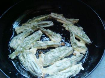 香煎香椿芽鱼怎么做，香煎香椿芽鱼怎么做好吃，香煎香椿芽鱼做法