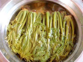 香煎香椿芽鱼怎么做，香煎香椿芽鱼怎么做好吃，香煎香椿芽鱼做法