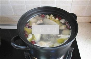 银耳煲鸡汤怎么做，银耳煲鸡汤怎么做好吃，银耳煲鸡汤做法