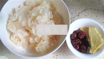 银耳煲鸡汤怎么做，银耳煲鸡汤怎么做好吃，银耳煲鸡汤做法