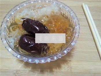 桃胶炖银耳怎么做，桃胶炖银耳怎么做好吃，桃胶炖银耳做法