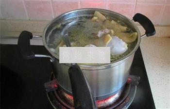银耳煲鸡汤怎么做，银耳煲鸡汤怎么做好吃，银耳煲鸡汤做法