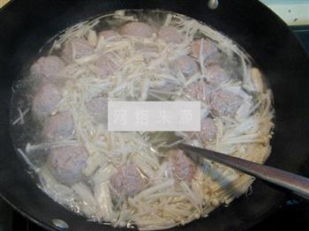 猪肉莲藕丸子金针汤怎么做，猪肉莲藕丸子金针汤怎么做好吃，猪肉莲藕丸子金针汤做法