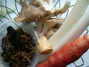 芹菜三鲜包怎么做，芹菜三鲜包怎么做好吃，芹菜三鲜包做法