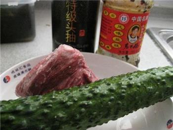 老干妈炒黄瓜丁怎么做，老干妈炒黄瓜丁怎么做好吃，老干妈炒黄瓜丁做法